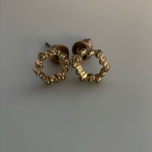 Wreath Goldtone studs